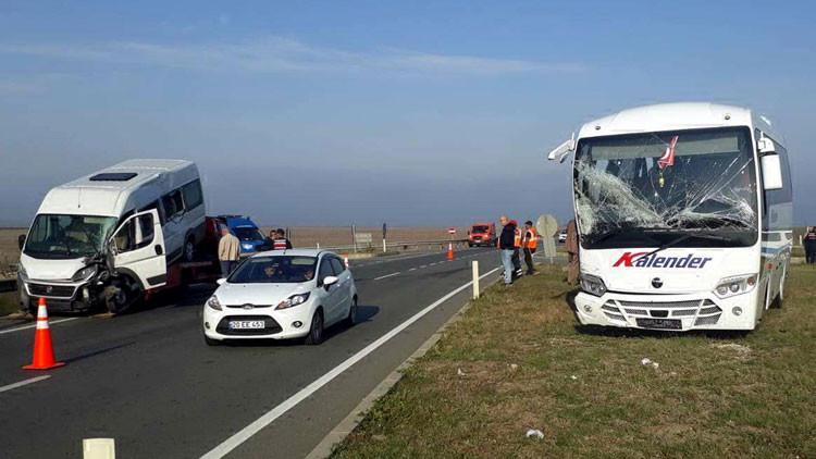 Lüleburgaz'da işçi servisleri çarpıştı: 17 yaralı