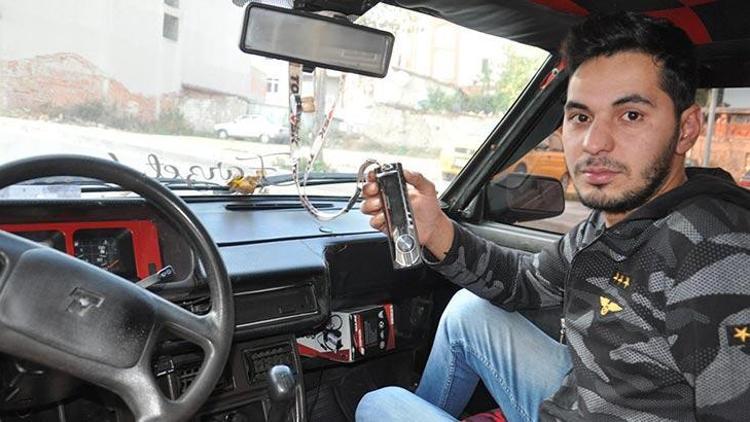 Akılalmaz olay! Otomobilin teybini çalıp bu notu bıraktılar