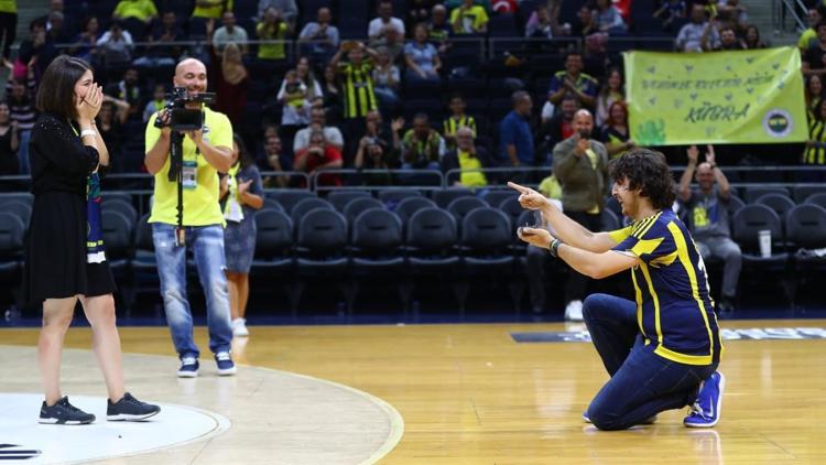 Fenerbahçe Beko maçında sürpriz teklif!