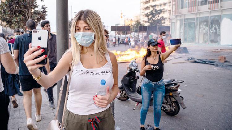 Lübnan’da göstericiler Hariri’nin istifasını istiyor