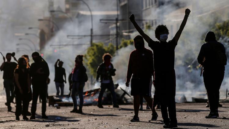 Şili'deki zam karşıtı protestolarda 8 kişi hayatını kaybetti