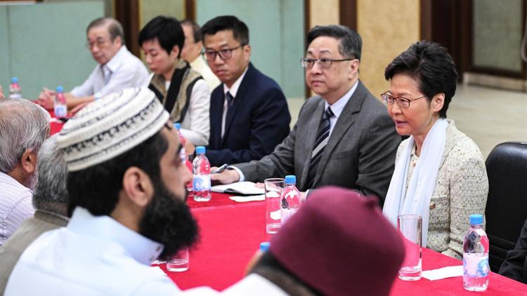 Hong Kong'da yöneticilerden camiye TOMA özrü