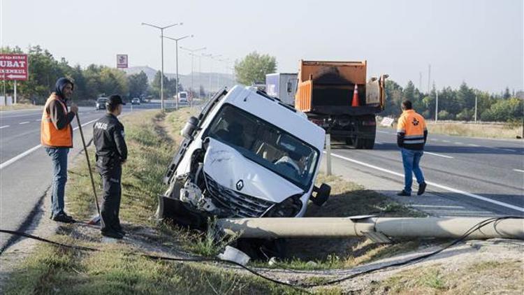 Ankara'da servis minibüsü devrildi: 15 yaralı