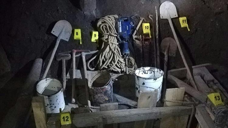 Kars'ta 10 metrelik çukurda kaçak kazı yapan 5 kişiye suçüstü