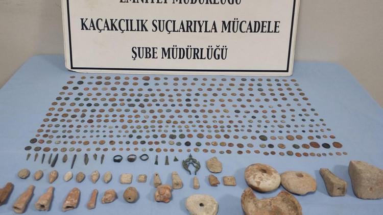 İzmir'de 496 tarihi eser ele geçirildi