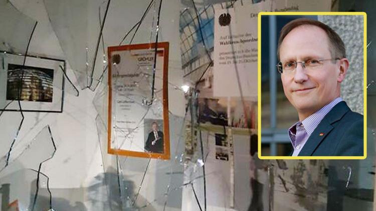 ‘Bu saldırı tesadüf olamaz! Korkmadan konuşmaya devam edeceğim’