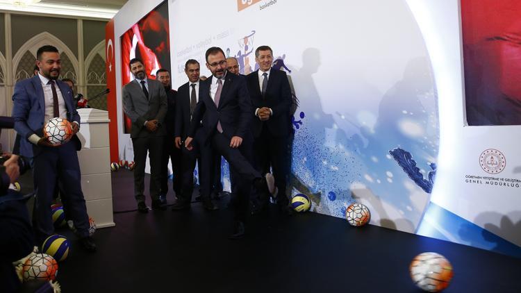 Selçuk ve Kasapoğlu, Öğretmenler Kupası'nı tanıttı