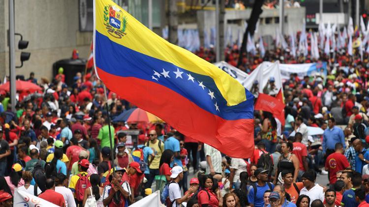 Venezuela'da muhalifler ve hükümet yanlıları yine sokakta