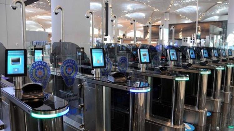 İstanbul Havalimanı'nda pasaport hizmeti anketle değerlendiriliyor