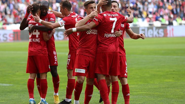 Sivasspor, Antalyaspor'u 2-1 ile geçti!