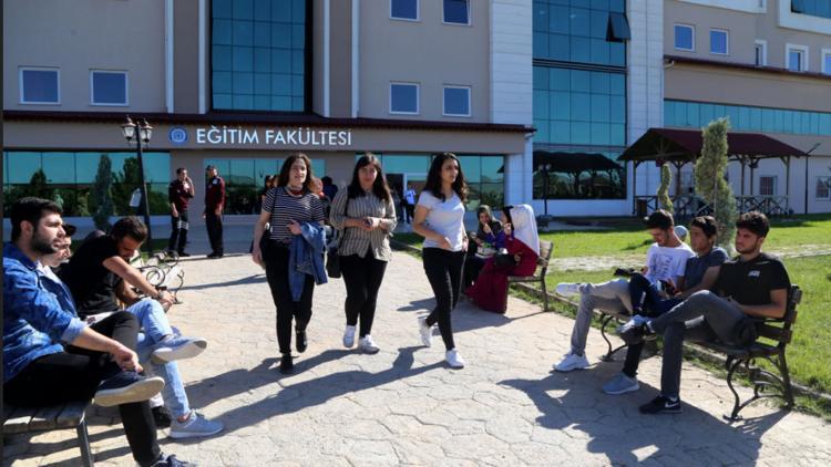 Erkek ve kız öğrencilerin dijital nesnelerle ilişkisi araştırıldı