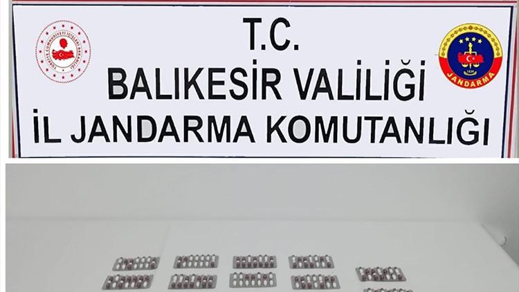 Ayvalık'ta uyuşturucu şüphelisi çift yakalandı