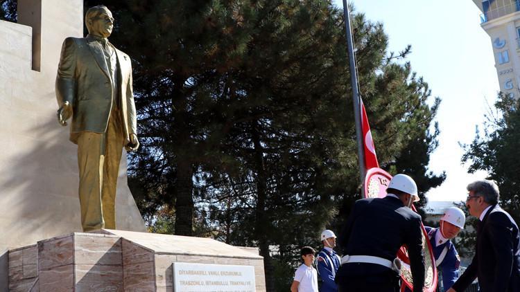Van'da Cumhuriyet anısına fidan dağıtımı