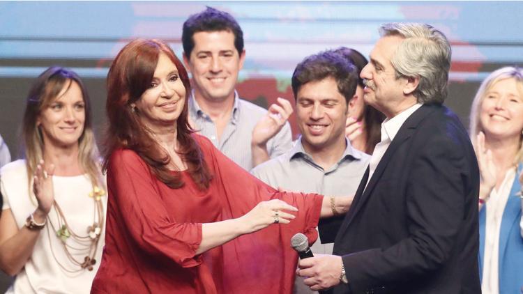 Arjantin’de zafer peroncuların