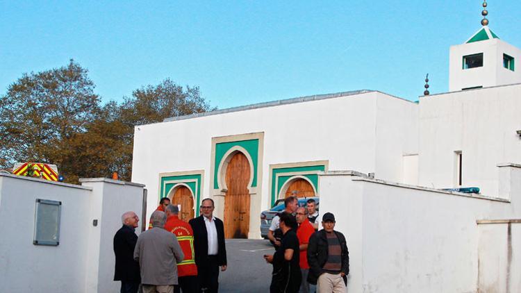 Fransa’da cami önünde silahlı saldırı: 2 yaralı