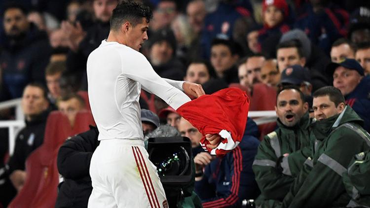 Belhanda gibi küfreden Xhaka'yı teknik direktörü affetmedi!