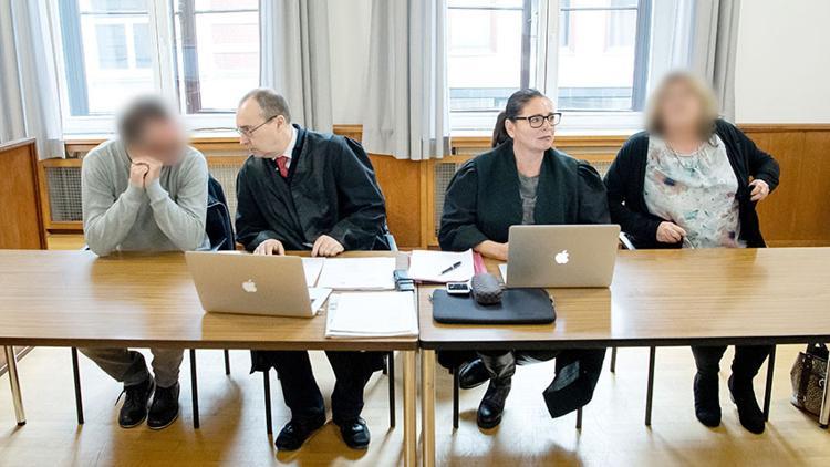 Dar gelirli çocuklar için ödenen paraları eşine göndermiş