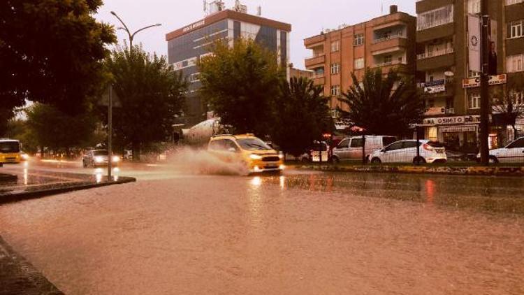 Mardin'de sağanak yaşamı olumsuz etkiledi