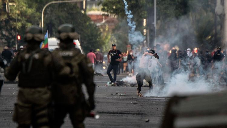 Şili'deki gösterilerde bugüne kadar 20 kişi hayatını kaybetti