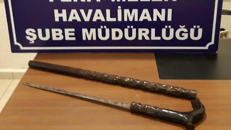 Havalimanı girişinde bir otomobilin bagajında ele geçirildi