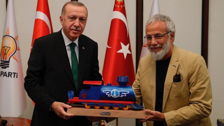 Erdoğan'a Yusuf İslam'dan sürpriz hediye