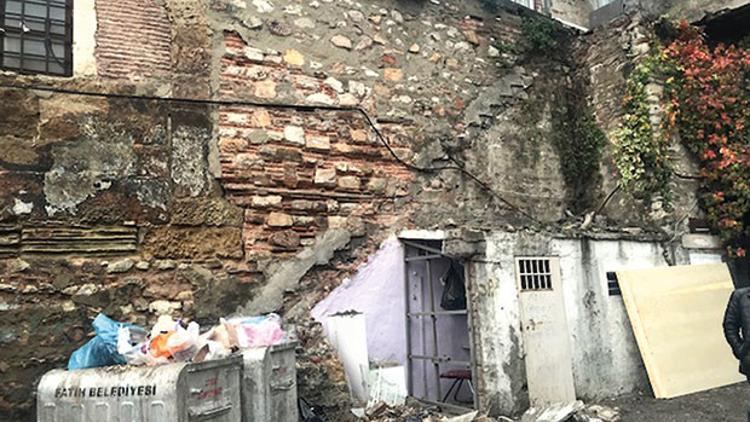 Merdivenler yıkıldı