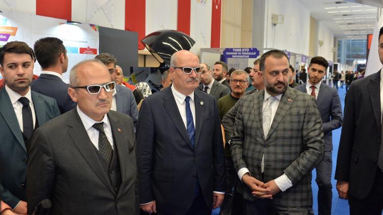 Bakan Turhan'dan akıllı kent uygulamaları standına ziyaret