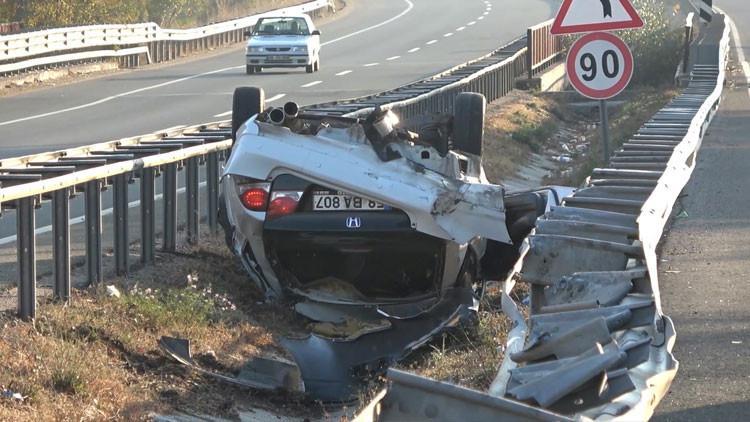 TIR’a çarptı, taklalar atarak sürüklendi: 1 ölü 5 yaralı…