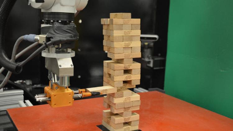 Robotlar şimdi de Jenga'da insanı yenmek için mücadele ediyor