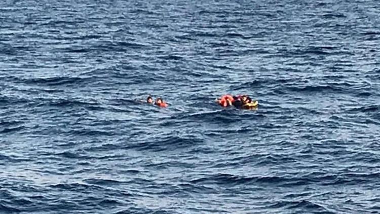 Bodrum'da düzensiz göçmenlerin bulunduğu bot battı