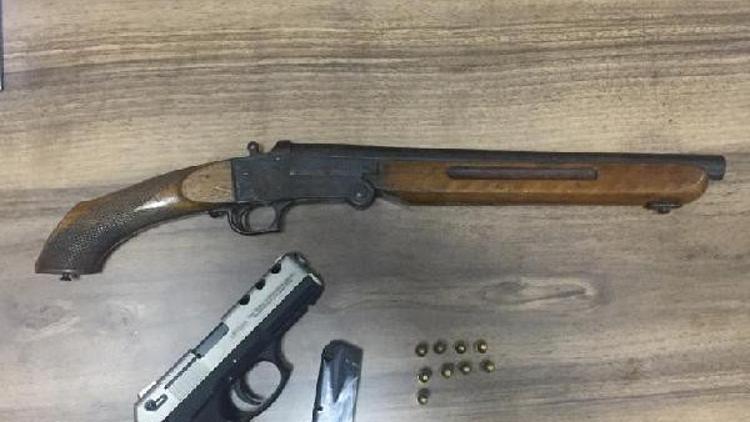 Balıkesir'de aranan 13 kişi gözaltına alındı