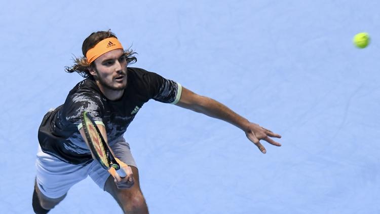 Tsitsipas, Medvedev'i set vermeden yendi