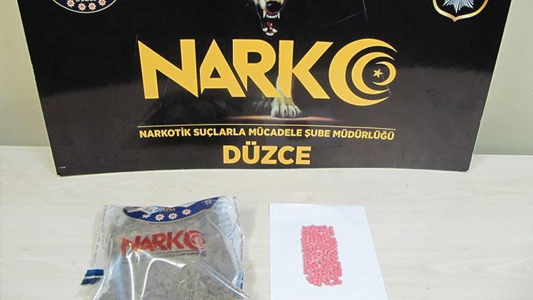 Otomobilde uyuşturucu ile yakalandı, tutuklandı