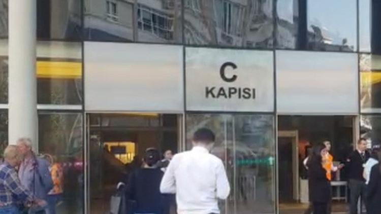 Son dakika... Bakırköy'de AVM'de yangın paniği