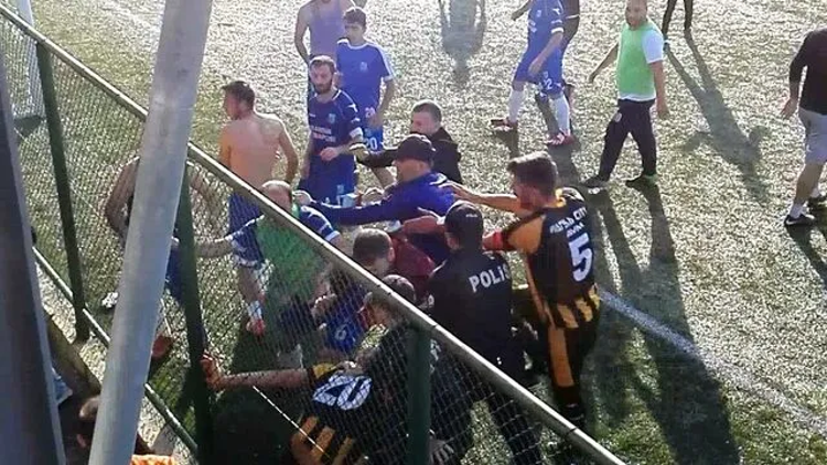 Amatör maçta kavga çıktı! 9 oyuncuya seyirden yasaklama tedbiri...