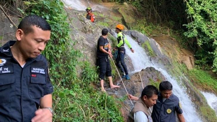 Fransız turist, Tayland'da şelalede selfie çekerken 80 metre aşağı düşerek öldü