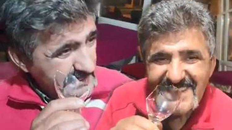 40 yıl önce restoranda kırılan bardakla cam yemeye başladı