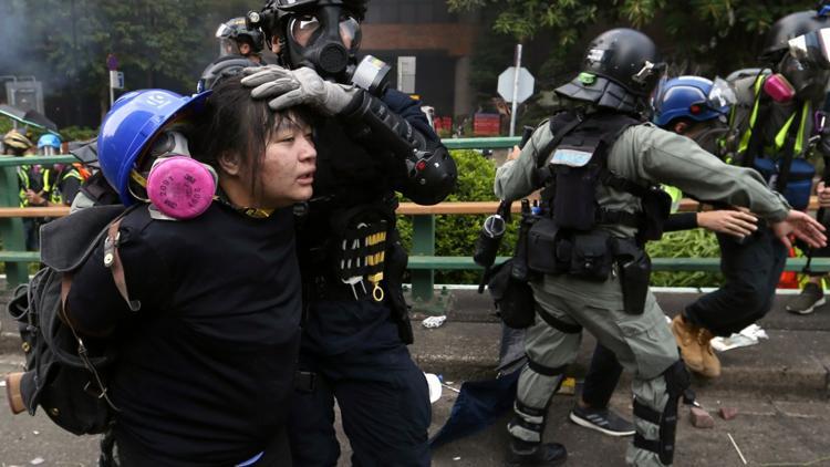 Hong Kong'da maske yasağı bir hafta daha yürürlükte kalacak