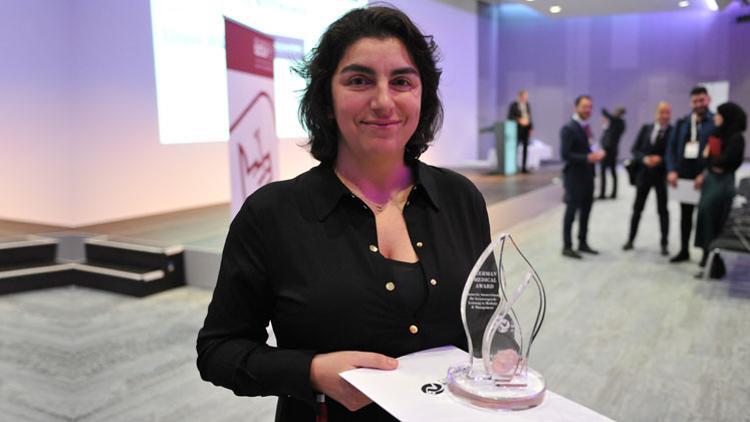 Ödülünü aldı, Avrupalı Türklere seslendi: Çocuklarınızı...