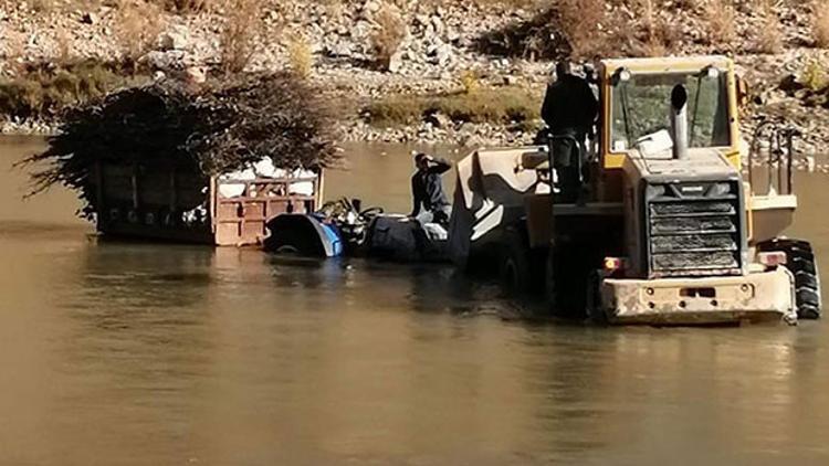 Kısa yoldan gitmek istedi, suda mahsur kaldı