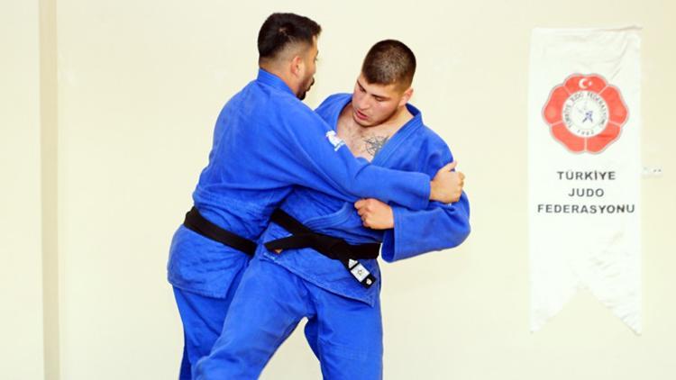 Boş zamanını geçirmek için başladığı judo sporunda Avrupa üçüncüsü oldu