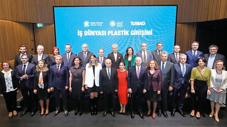 Devlerden ‘plastik’ sözü
