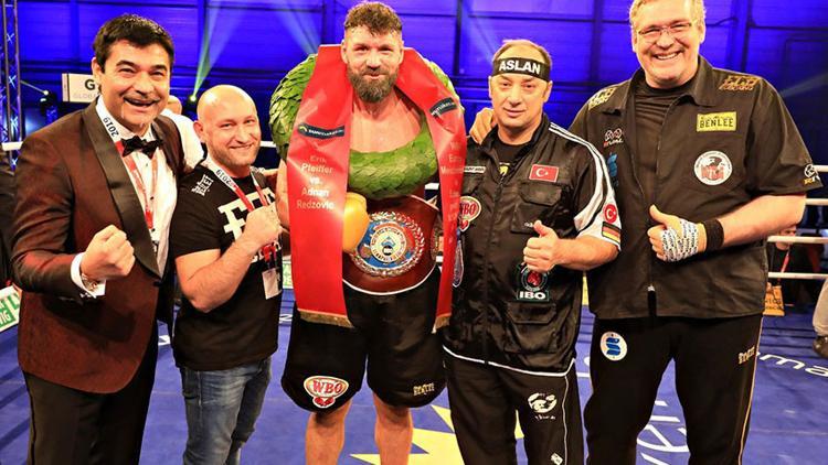 WBO ağır sıklet Avrupa Şampiyonu Pfeifer