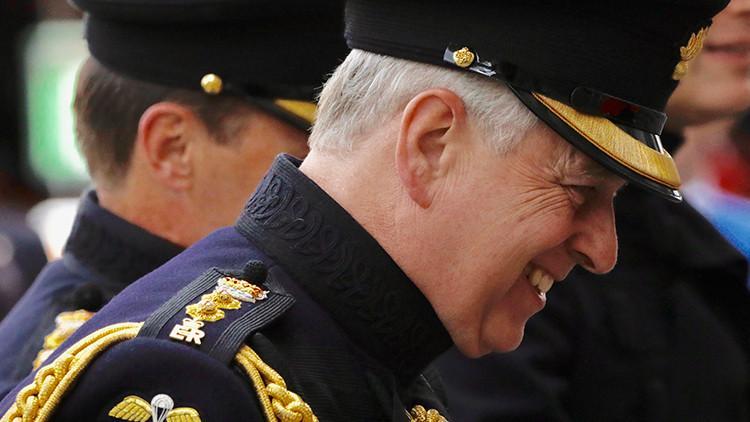 Prens Andrew cinsel istismar iddialarının ardından kraliyet görevlerini bıraktı