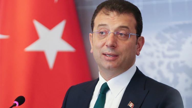 İmamoğlu, gazetecilerle bir araya geldi
