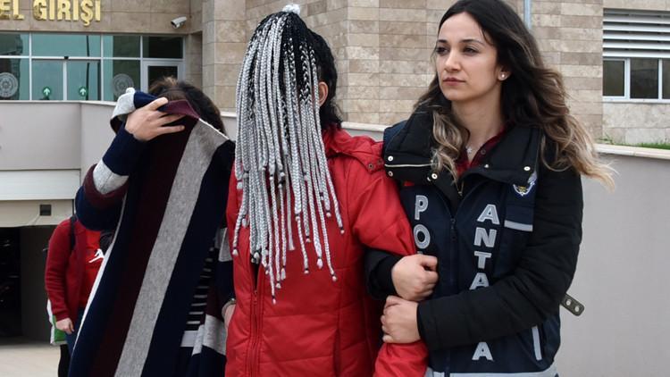 Antalya'da 'jigolo çetesi'ne operasyon: 19 gözaltı
