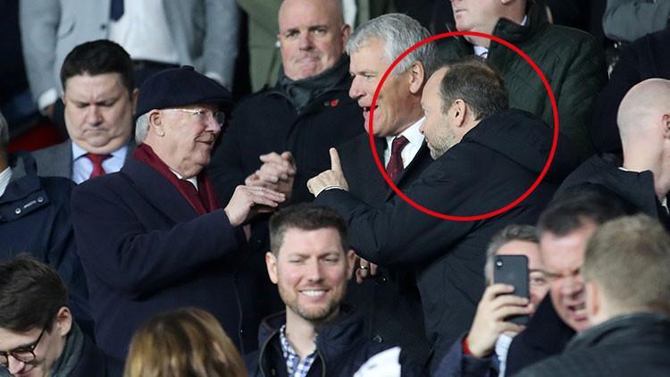 United tribünlerinde gecenin fotoğrafı: Sir Alex Ferguson ve Ed Woodward
