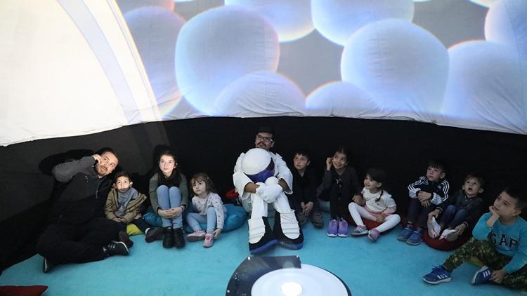 Mudanyalı öğrenciler planetaryum ile gök bilimlerini öğrendi