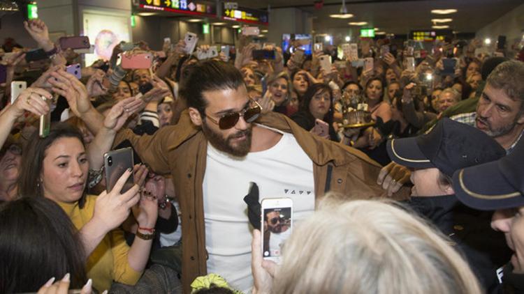 İspanya'da oyuncu Can Yaman'a büyük ilgi