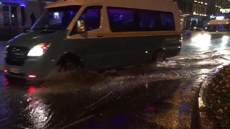 Meteoroloji uyarmıştı beklenen oldu... Sağanak vurdu